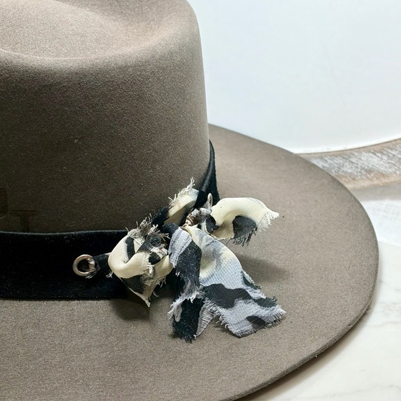 Black Italian Suede, Agate Crystal Hat Band with rhinestone buffalo coin - Picture 9 of 9
